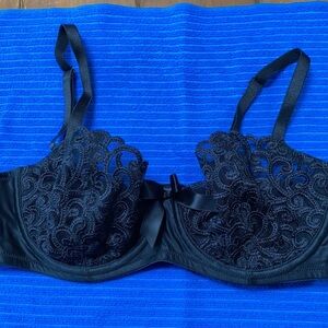 34D Victoria Secrets Bra